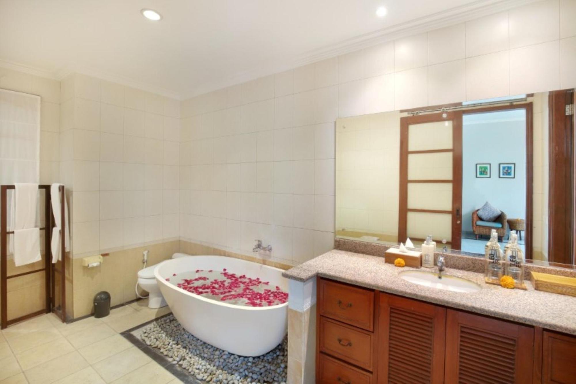 Kecapi Villa Seminyak By Ini Vie Hospitality Exterior photo